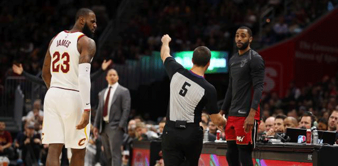 Džejms prvi put izbačen sa parketa, Lav ga odmijenio Džejms prvi put izbačen sa parketa, Lav ga odmijenio