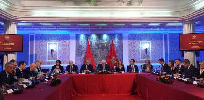 Marković: Opozicija bojkotuje parlament i kompromituje državu Marković: Opozicija bojkotuje parlament i kompromituje državu