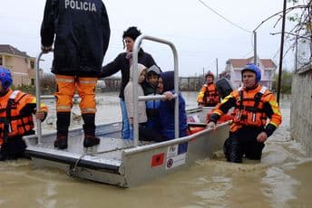  Velike poplave u Albaniji, Rama traži pomoć (FOTO)