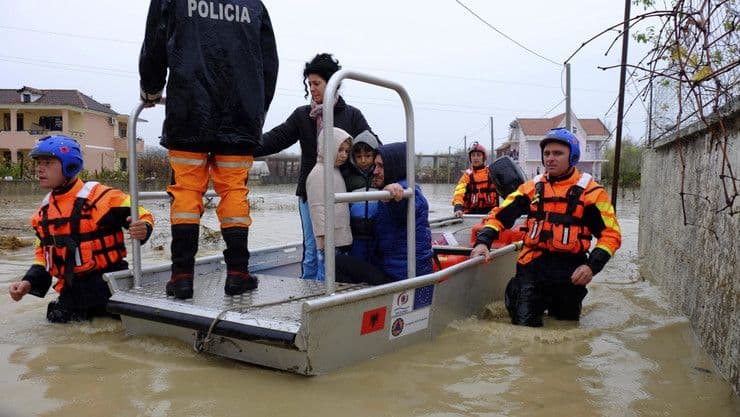 Velike poplave u Albaniji, Rama traži pomoć (FOTO) Velike poplave u Albaniji, Rama traži pomoć (FOTO)