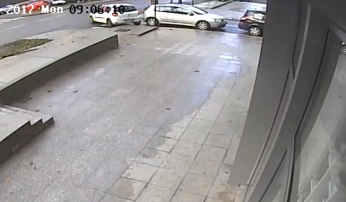 VIDEO: Vozio suprotnom trakom, pa napravio udes VIDEO: Vozio suprotnom trakom, pa napravio udes