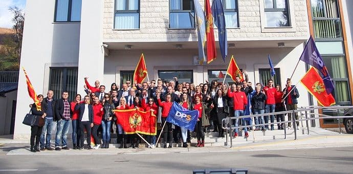 Gubitnici na kvadrat falsifikuju Gubitnici na kvadrat falsifikuju