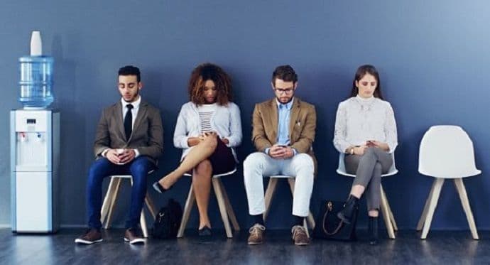 Iznenađujući višak radnih mjesta, najviše se traže ekonomisti i pravnici Iznenađujući višak radnih mjesta, najviše se traže ekonomisti i pravnici