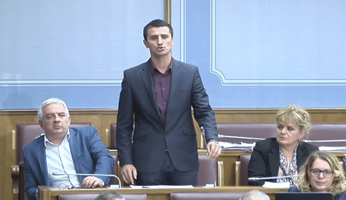 DF zove na zajedničke akcije, oni neumorno šprintaju za Markovićem DF zove na zajedničke akcije, oni neumorno šprintaju za Markovićem