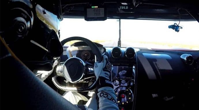 Kako je izgledalo obaranje rekorda iz kabine modela “Koenigsegg Agera” (VIDEO) Kako je izgledalo obaranje rekorda iz kabine modela “Koenigsegg Agera” (VIDEO)