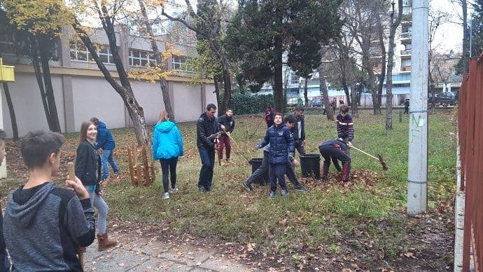 Ne čekamo na druge da to urade za nas Ne čekamo na druge da to urade za nas