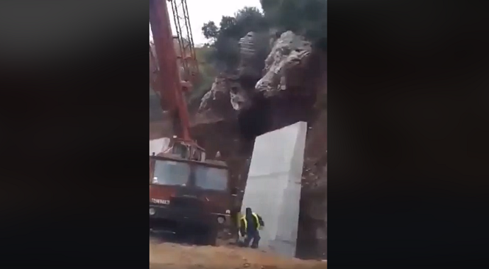 Radnik umalo doživio nesreću (Video) Radnik umalo doživio nesreću (Video)