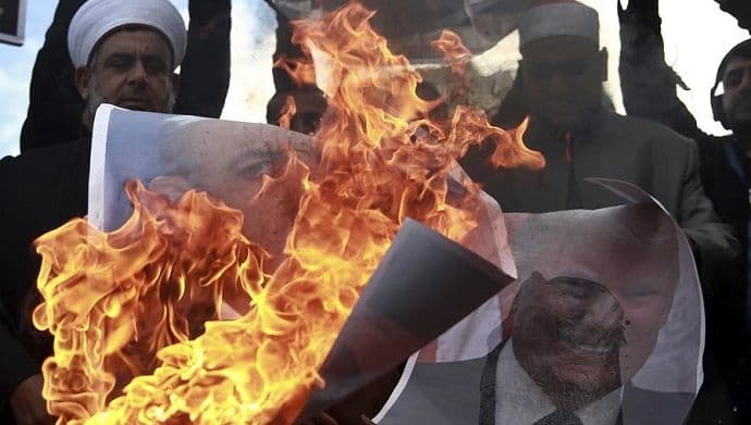 Ne smiruju se tenzije i demonstracije poslije Trampove odluke Ne smiruju se tenzije i demonstracije poslije Trampove odluke