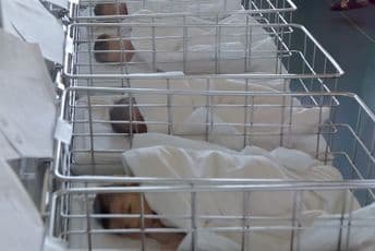 Porođajima u KCCG prisustvovalo 125 očeva Porođajima u KCCG prisustvovalo 125 očeva