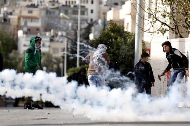 Haos u Vitlejemu, vojska suzavcem razbila barikade Haos u Vitlejemu, vojska suzavcem razbila barikade