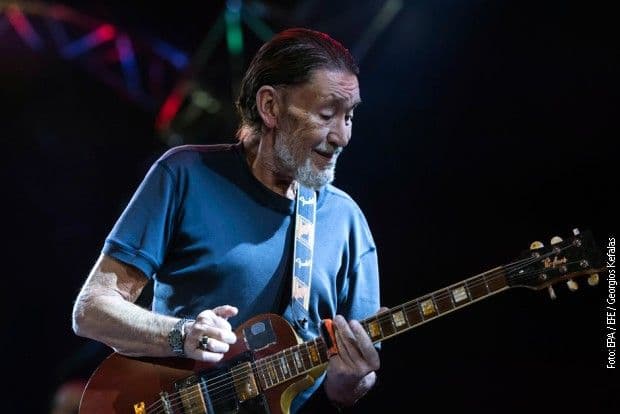 Slavni kantautor se srušio na sceni Slavni kantautor se srušio na sceni