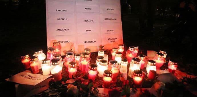 Zapaljene svijeće za žrtve zločina HVO Zapaljene svijeće za žrtve zločina HVO