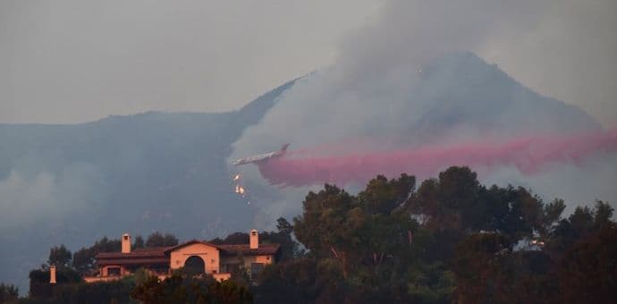Rasplamsao se požar u Kaliforniji, bježe i slavni Rasplamsao se požar u Kaliforniji, bježe i slavni