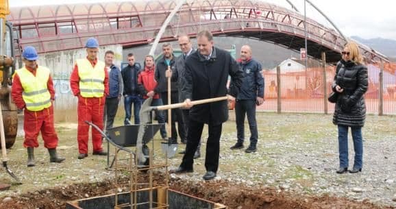 Postavljen kamen temeljac za izgradnju višenamjenskog objekta na Zlatici Postavljen kamen temeljac za izgradnju višenamjenskog objekta na Zlatici