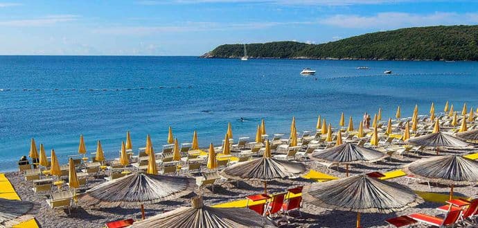 Ulaz na plaže besplatan, mobilijar nije obavezan Ulaz na plaže besplatan, mobilijar nije obavezan