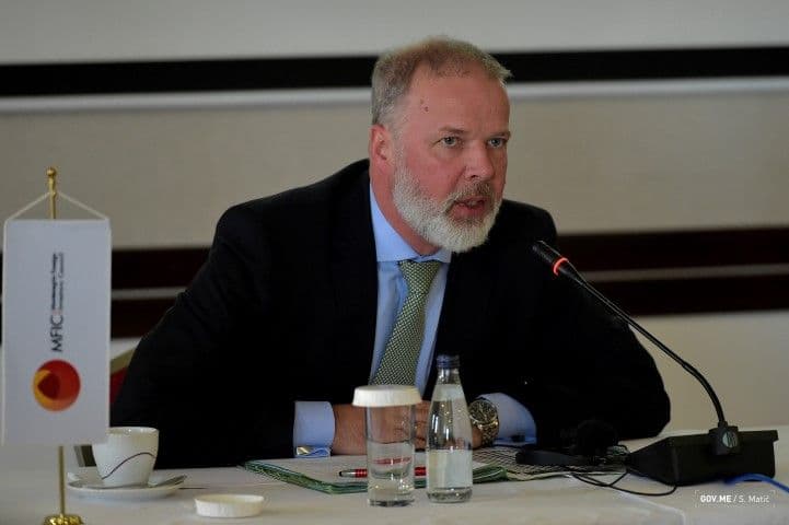 Ključni zakoni i dalje usporavaju biznis Ključni zakoni i dalje usporavaju biznis