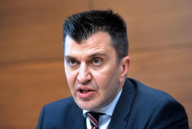 Kolona ministara imala udes, prevrtalo se vozilo Đorđevića Kolona ministara imala udes, prevrtalo se vozilo Đorđevića