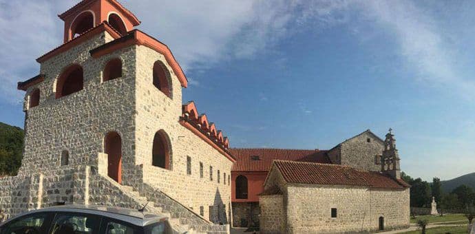 Devastirano 70 odsto spomenika, broj sveštenika SPC porastao na 1.300 Devastirano 70 odsto spomenika, broj sveštenika SPC porastao na 1.300