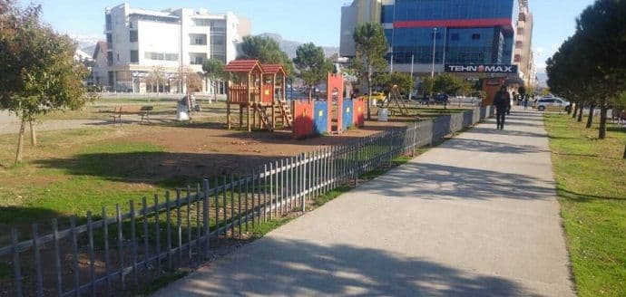 Postavljena ograda oko dječjeg parka na Starom Aerodromu Postavljena ograda oko dječjeg parka na Starom Aerodromu