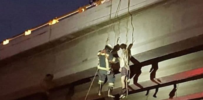 Šest tijela visilo sa mostova Šest tijela visilo sa mostova