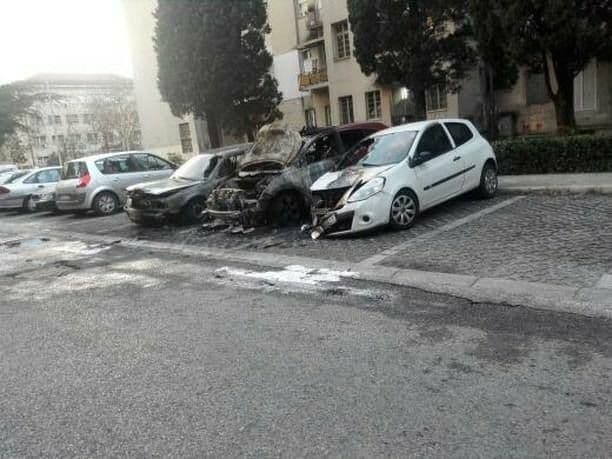 U požaru izgorjela tri auta U požaru izgorjela tri auta