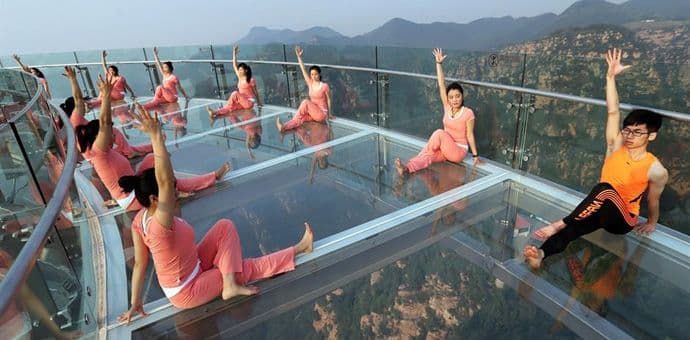 Kinezi sagradili najduži stakleni most na svijetu Kinezi sagradili najduži stakleni most na svijetu