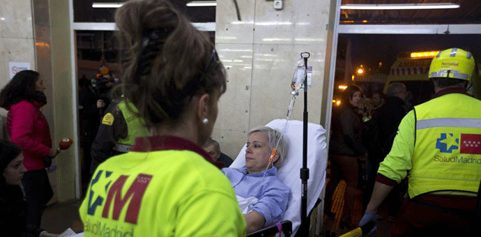 Voz udario u ogradu, više od 40 povrijeđenih Voz udario u ogradu, više od 40 povrijeđenih