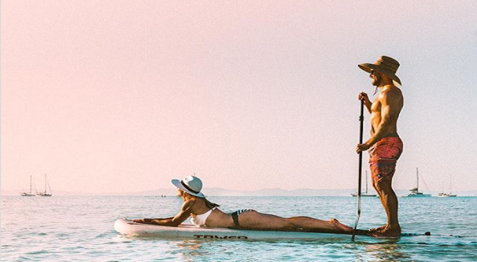 Ovaj par godišnje zaradi 200.000 dolara putujući svijetom Ovaj par godišnje zaradi 200.000 dolara putujući svijetom