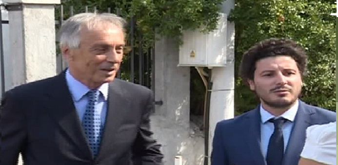 Poslanički klub na čekanju Poslanički klub na čekanju