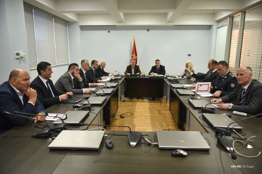 Pojačati aktivnosti u pravcu zaštite sigurnosti građana Pojačati aktivnosti u pravcu zaštite sigurnosti građana