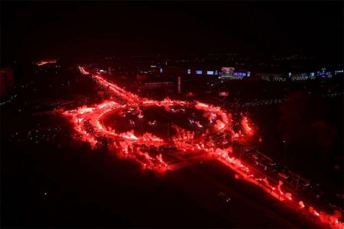 Poljski navijači "zapalili" grad (VIDEO) Poljski navijači "zapalili" grad (VIDEO)