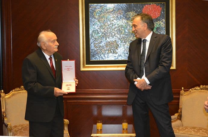 Gojku Vlahoviću Orden crnogorske zastave trećeg stepena Gojku Vlahoviću Orden crnogorske zastave trećeg stepena