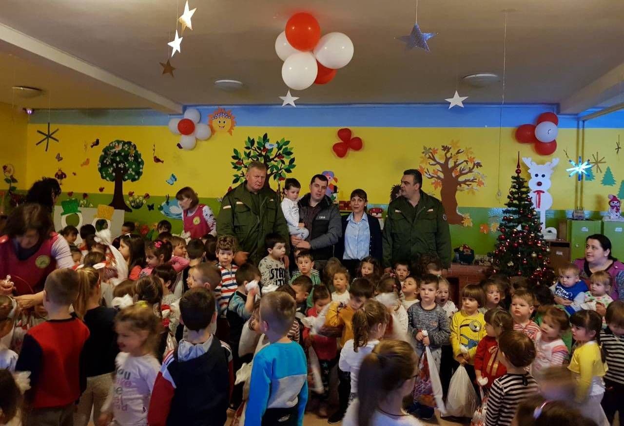 Novogodišnji paketići za djecu sa zaštićenih područja Novogodišnji paketići za djecu sa zaštićenih područja