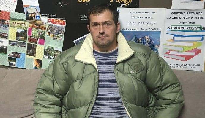 Pucao na komšije iz automatske puške Pucao na komšije iz automatske puške