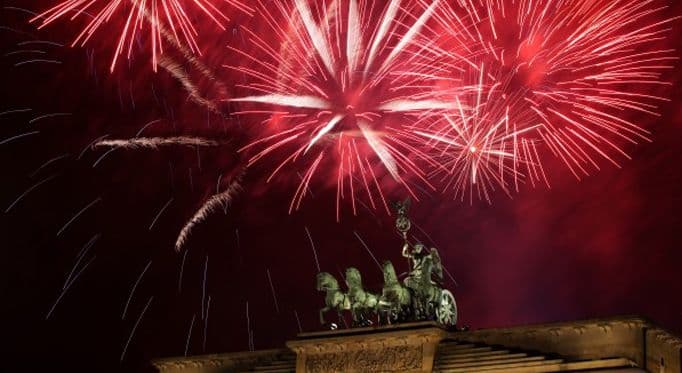 Fantastičan vatromet u Londonu, spektakli u Dubaiju i Berlinu (VIDEO) Fantastičan vatromet u Londonu, spektakli u Dubaiju i Berlinu (VIDEO)