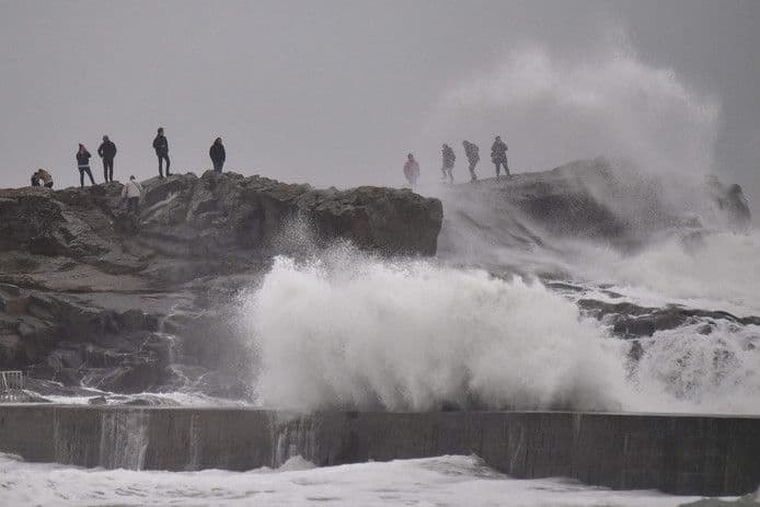 Oluja "Karmen" pogodila Bretanju Oluja "Karmen" pogodila Bretanju