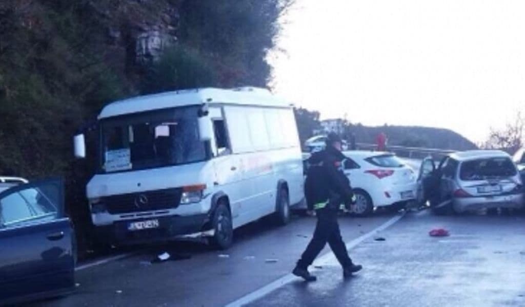 U udesu na Svetom Stefanu povrijeđeno šest osoba U udesu na Svetom Stefanu povrijeđeno šest osoba