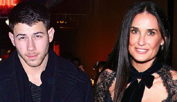 Slavna glumica u vezi sa 30 godina mlađim muzičarem Slavna glumica u vezi sa 30 godina mlađim muzičarem