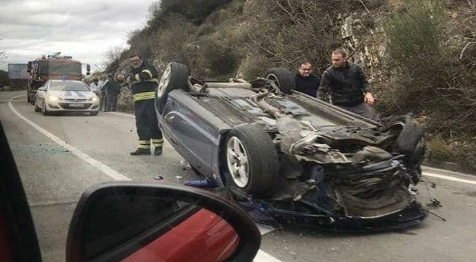 Petrovac: Automobil završio na krovu (Foto) Petrovac: Automobil završio na krovu (Foto)