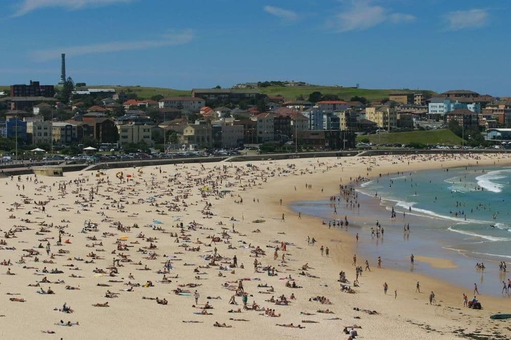 U Sidneju rekordnih 47,3 stepena, pogledajte kako se tope putevi (VIDEO) U Sidneju rekordnih 47,3 stepena, pogledajte kako se tope putevi (VIDEO)