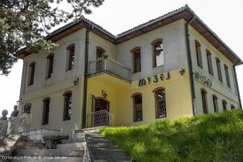 Stanari naložili eksponate