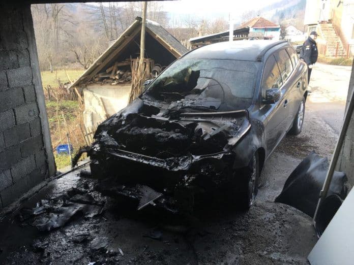 Izgorio džip Adisa Kršića Izgorio džip Adisa Kršića