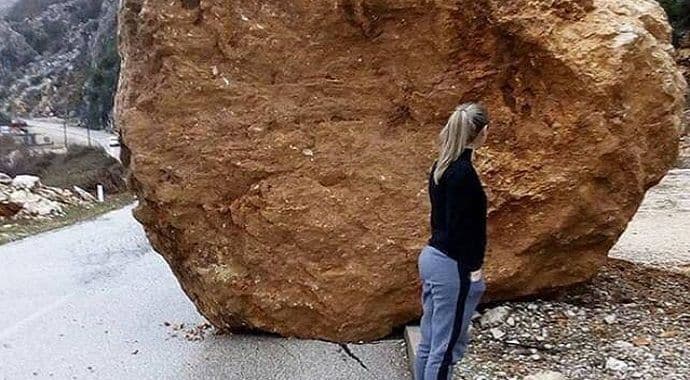 Ogroman odron na novom putu za Ostrog (Foto) Ogroman odron na novom putu za Ostrog (Foto)