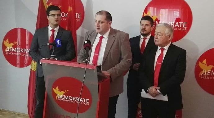 Prekinite brukanje institucija prema radnicima "Radoja Dakića" Prekinite brukanje institucija prema radnicima "Radoja Dakića"