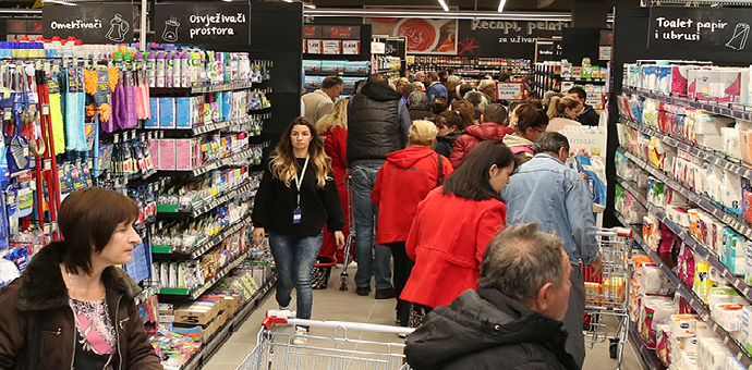 Više od 70 odsto kupovina obavlja se u velikim marketima Više od 70 odsto kupovina obavlja se u velikim marketima