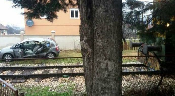 Sudar drezine i automobila (Foto) Sudar drezine i automobila (Foto)