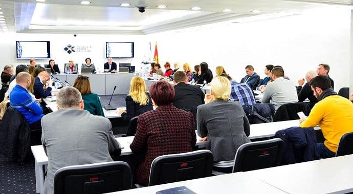 Veći budžetski prihod ostvariti suzbijanjem nelegalnog rada i trgovine Veći budžetski prihod ostvariti suzbijanjem nelegalnog rada i trgovine