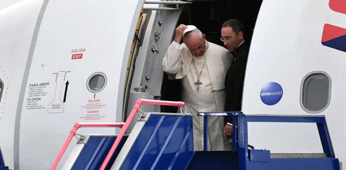 Papa Franjo vjenčao par u avionu Papa Franjo vjenčao par u avionu