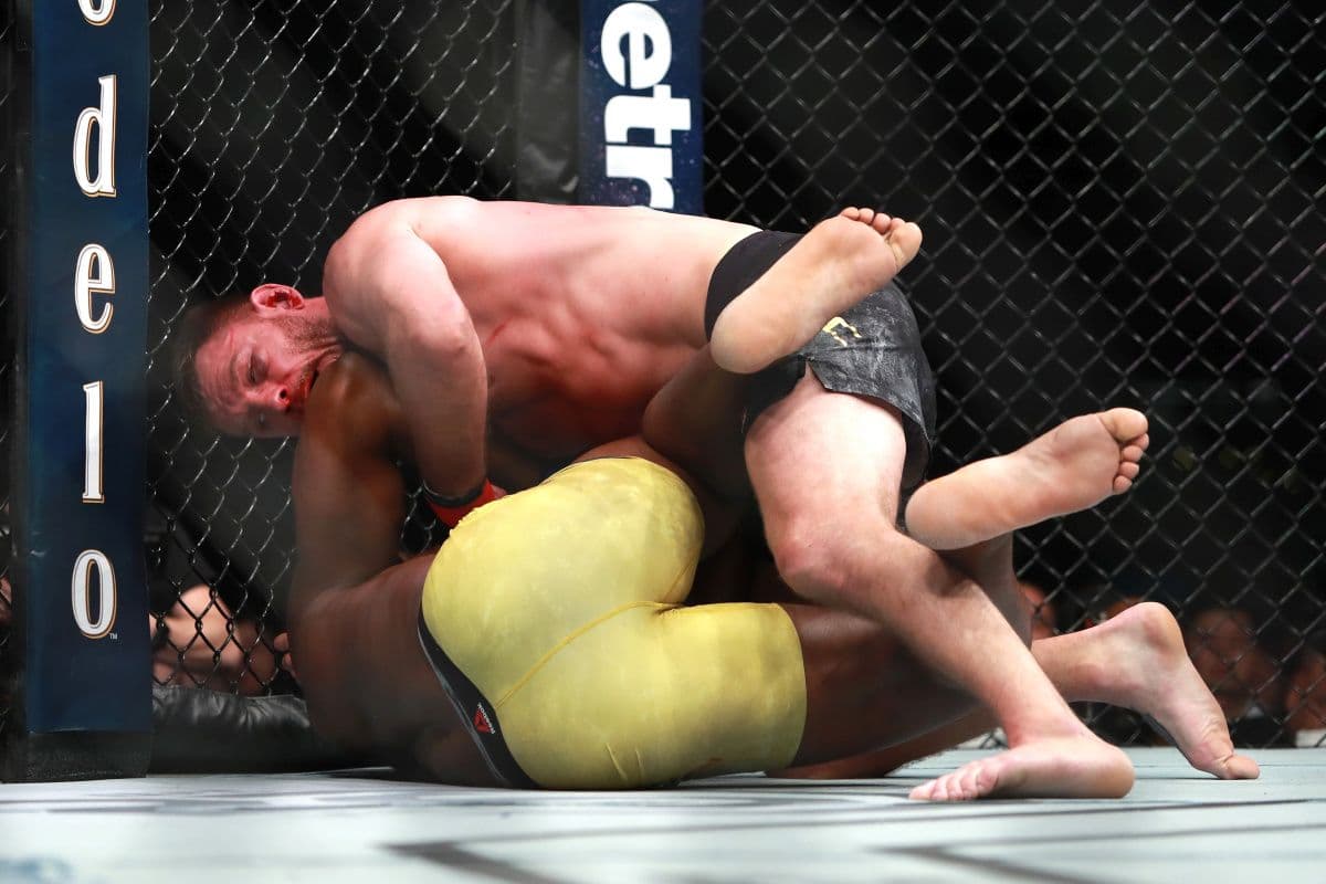 Miočić savladao Ngannoua i postao najbolji MMA borac u istoriji Miočić savladao Ngannoua i postao najbolji MMA borac u istoriji