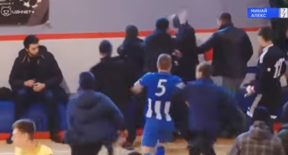 Navijači pretukli igrača Navijači pretukli igrača